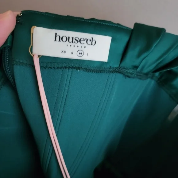 House of CB Loretta Emerald Green Satin Off Shoulder Dress size M NWT